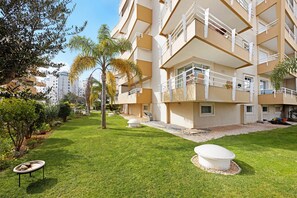Exterior - Apartment 'Casa Danúbio' with Shared Pool, Wi-Fi and Air Conditioning (Portimão)