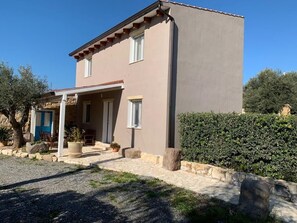 Exterior - Holiday Home 'Domu Quesada' with Private Terrace, Wi-Fi and Air Conditioning (San Giovanni Suergiu)