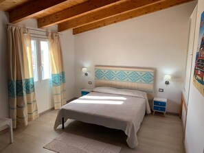 2 bedrooms, iron/ironing board, free WiFi, bed sheets - Holiday Home 'Domu Quesada' with Private Terrace, Wi-Fi and Air Conditioning (San Giovanni Suergiu)