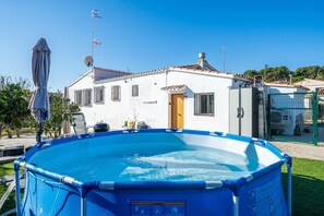 Outdoor spa tub - City Escape Apartment with Private Pool, Garden & Wi-Fi (Calafell)