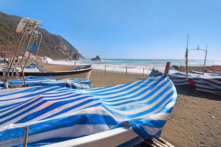 Beach nearby. Holiday Home "Nonna Adele" between Cinque Terre and Portofino