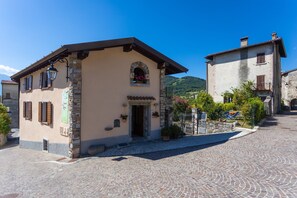 Exterior - Apartment 'Casa Rita App 4 A' with Terrace, Garden and Shared Wi-Fi (Tremosine)