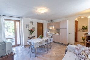 Dining - Apartment 'Casa Rita App 4 A' with Terrace, Garden and Shared Wi-Fi (Tremosine)
