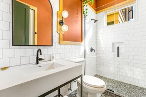Bathtub, hair dryer, towels, shampoo