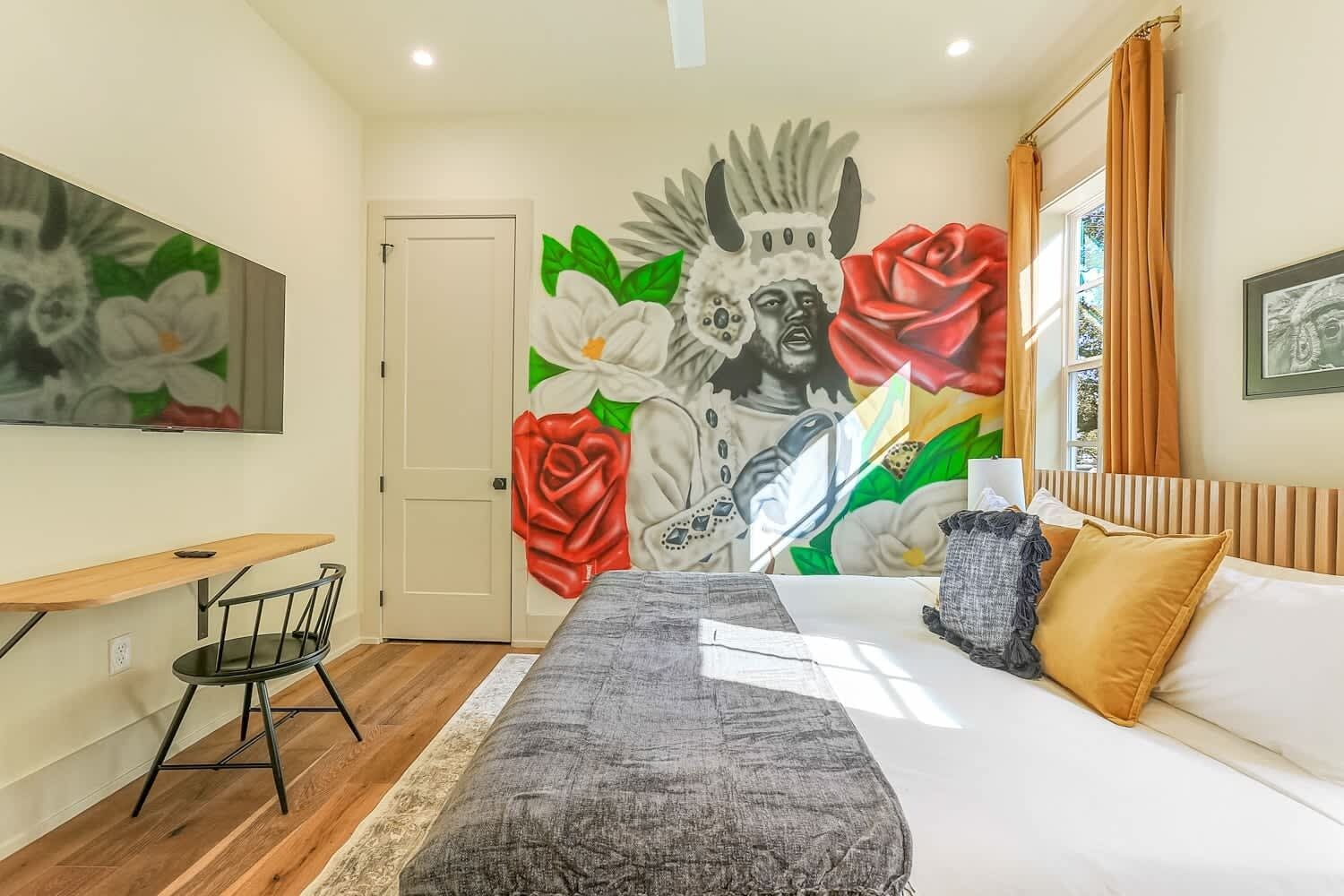 5 bedrooms, desk, iron/ironing board, travel crib