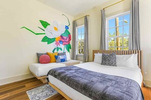5 bedrooms, desk, iron/ironing board, travel cot
