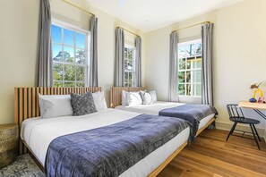 5 bedrooms, desk, iron/ironing board, travel crib - Tropical Paradise with Heated Pool - Minutes to FQ (New Orleans)