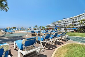 Property grounds - Holiday Apartment "La Quinta" with Sea View, Shared Pool & Wi-Fi (Santa Ursula)