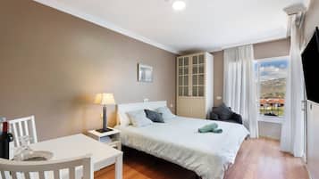 1 bedroom, free WiFi, bed sheets