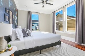5 bedrooms, desk, iron/ironing board, travel crib