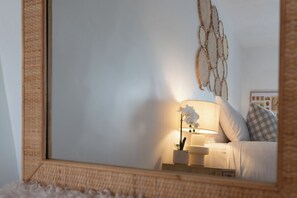 4 bedrooms, iron/ironing board, free WiFi, bed sheets - Ohio House. (Launceston)