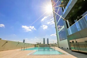 حمّام سباحة خارجي