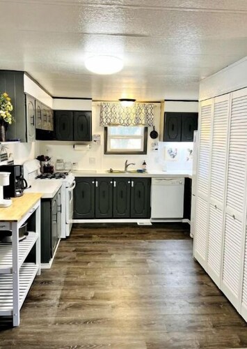 The Ranch-close to airport & fairgrounds 016290