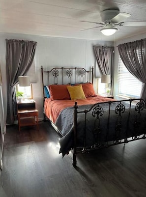 3 chambres, fer et planche à repasser, Wi-Fi gratuit, draps fournis