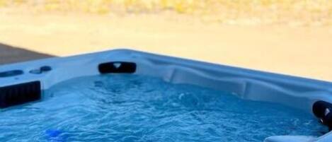 Banyera d'hidromassatge a l'aire lliure