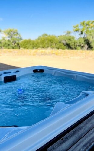 Hidden Ivancie Cabin on Vineyard with Hot Tub