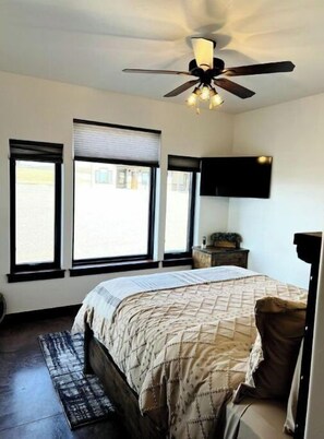 3 bedrooms, iron/ironing board, free WiFi, bed sheets