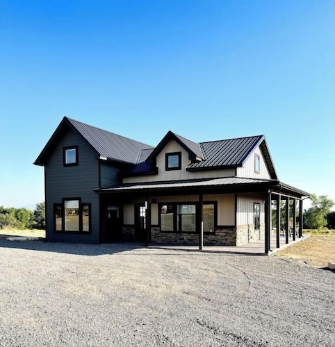 Hidden Ivancie Cabin on Vineyard with Hot Tub