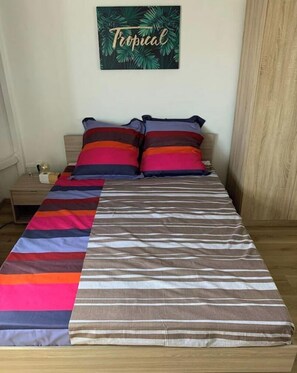 1 habitación, escritorio, tabla de planchar con plancha y wifi gratis