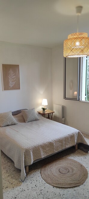 5 bedrooms, travel cot, free WiFi, bed sheets