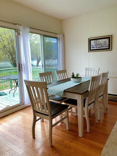 Riverfront Cottage on the New River Dries