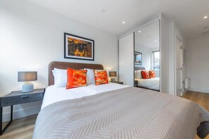 Desk, iron/ironing board, WiFi, bed sheets