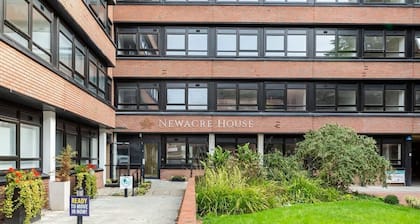 Modern & Stylish 1 Bed Apartment in East Grinstead