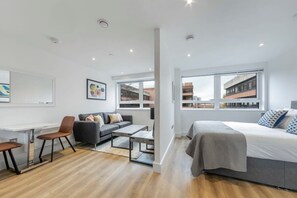 Desk, iron/ironing board, WiFi, bed sheets