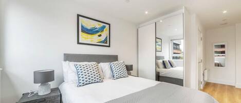 Desk, iron/ironing board, WiFi, bed sheets