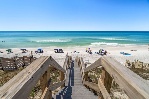 On the beach - All-One-Level Gulf Front Home with Large Bunk Suite, Bikes and Sundeck (Santa Rosa Beach)