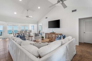 Smart TV, stereo - All-One-Level Gulf Front Home with Large Bunk Suite, Bikes and Sundeck (Santa Rosa Beach)