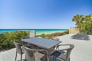 屋外ダイニングエリア