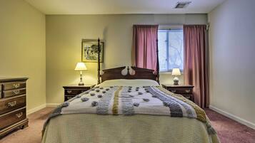 2 bedrooms, iron/ironing board, internet, bed sheets