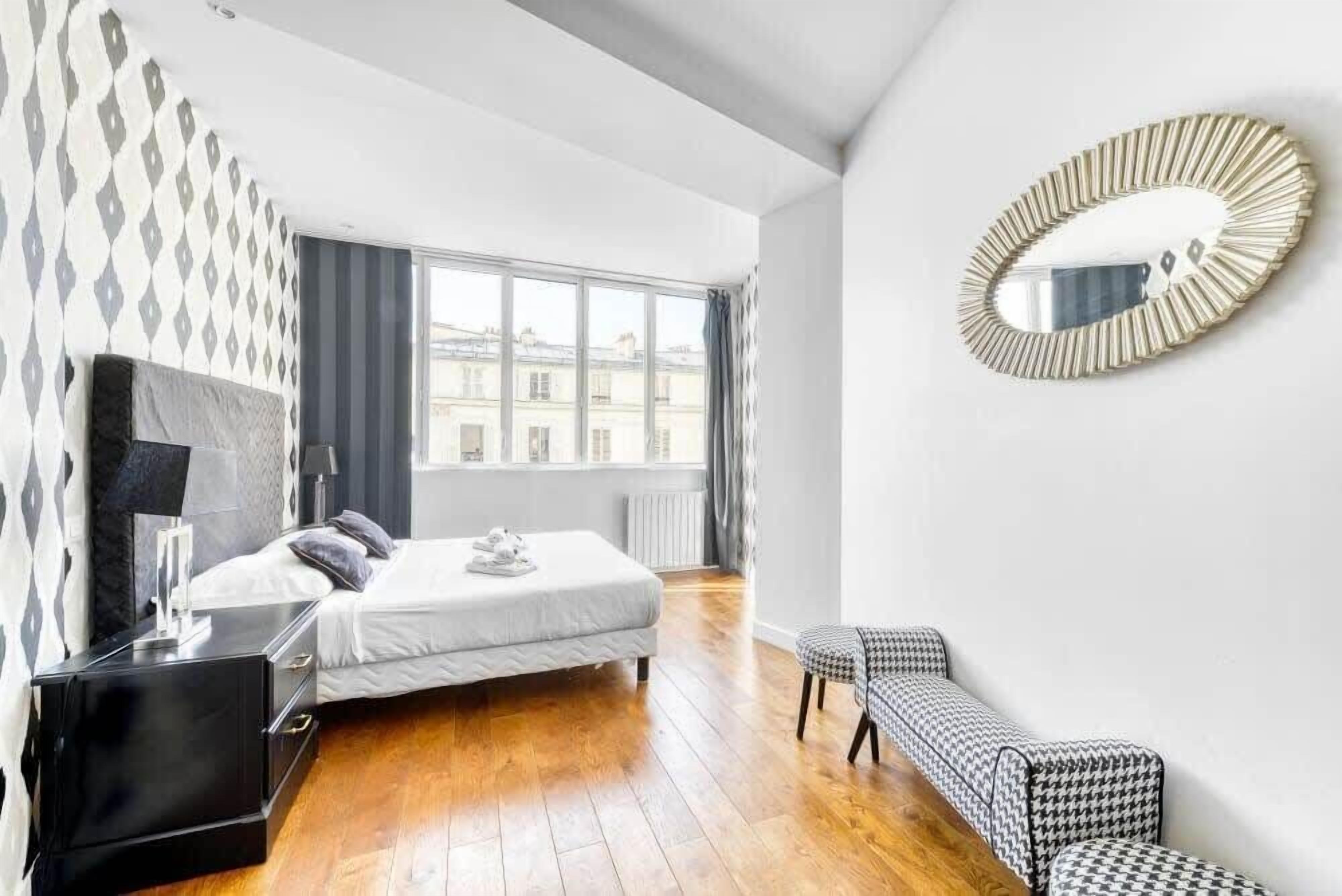 4 bedrooms, desk, iron/ironing board, WiFi