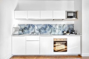 Fridge, microwave, oven, stovetop - Huge and bright 4BD for 10 guests Sacre-Coeur (Paris)