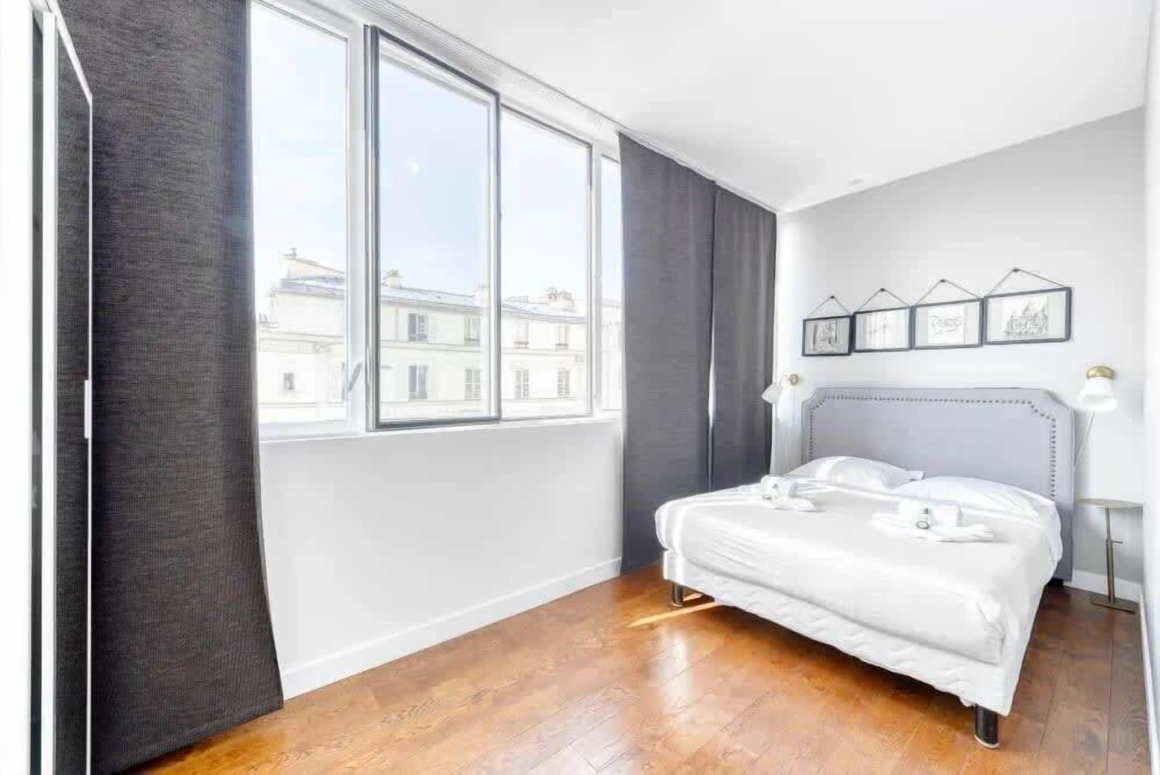 4 bedrooms, desk, iron/ironing board, WiFi