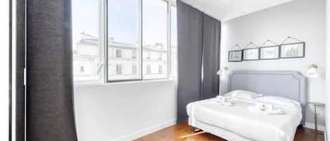 4 bedrooms, desk, iron/ironing board, WiFi