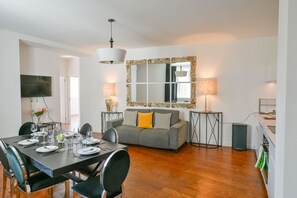 Dining - Huge and bright 4BD for 10 guests Sacre-Coeur (Paris)