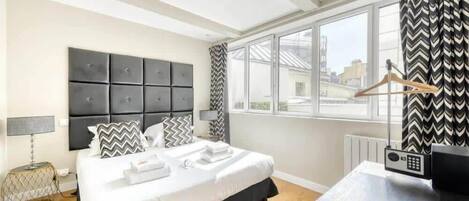 1 chambre, bureau, fer et planche à repasser, Wi-Fi