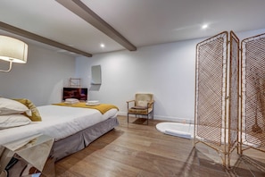 3 Schlafzimmer, Schreibtisch, Bügeleisen/Bügelbrett, WLAN