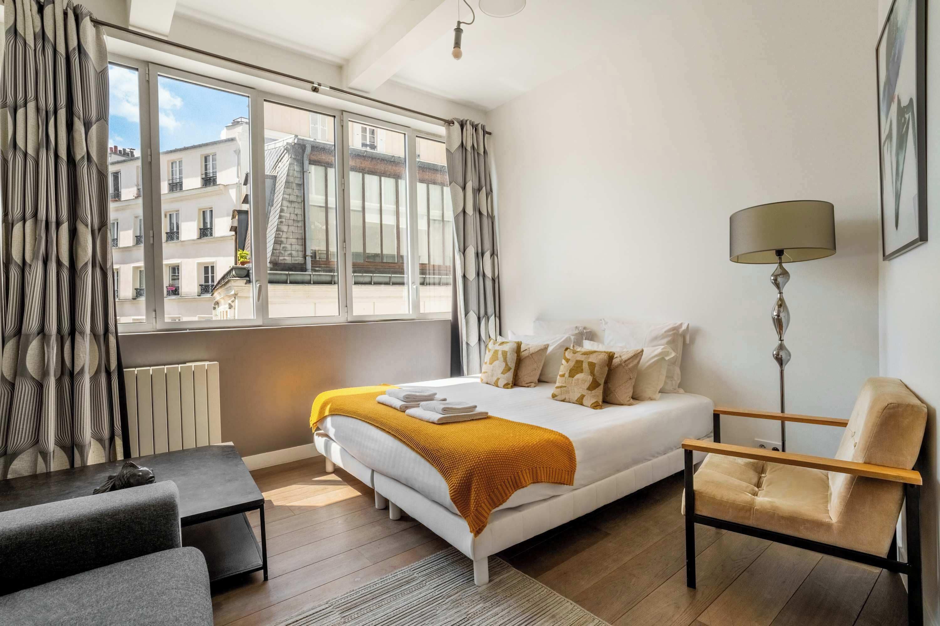 3 Schlafzimmer, Schreibtisch, Bügeleisen/Bügelbrett, WLAN