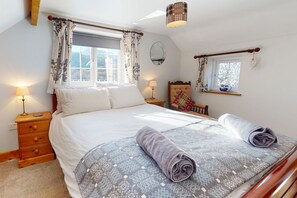 3 bedrooms, iron/ironing board, free WiFi, bed sheets