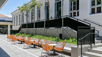 Tempat makan outdoor