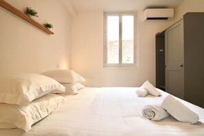 2 chambres, fer et planche à repasser, Wi-Fi gratuit, draps fournis