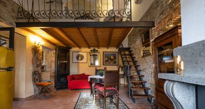 Reggia, in small medieval village characteristic apartment with fireplace