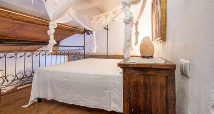 Reggia, in small medieval village characteristic apartment with fireplace