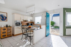 Refrigerador, microondas, horno y lavavajillas 