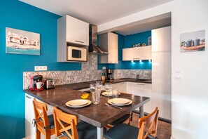 Kühlschrank, Mikrowelle, Ofen, Geschirrspüler
