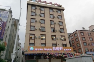 A multi-story building with a sign indicating it is a hotel.