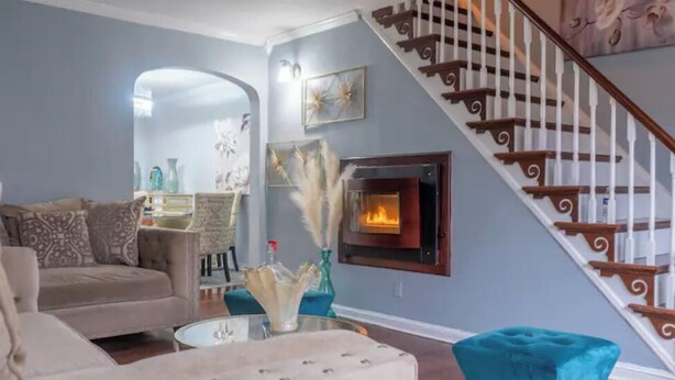 Smart TV, fireplace, stereo - Beauty in a Row. No parties  (Philadelphia)